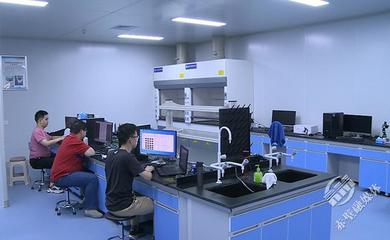 赤壁 錨定“高效為企業(yè)辦成一件事” 全力優(yōu)化營(yíng)商環(huán)境 助推電子專用材料研發(fā)新突破